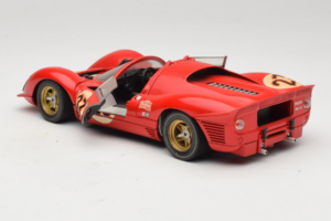 Ferrari 330 P4 #23 L. Bandini / C. Amon 24 Hours of Daytona Winner 1967 Revell 1:18 48833 Metāls — attēls 5 no 8