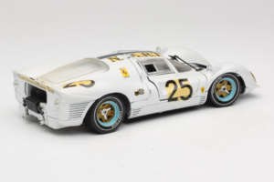Ferrari 330 P4 #25 Balts Revell 1:18 48845 Metāls — attēls 3 no 8
