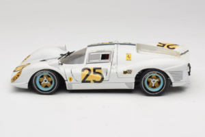 Ferrari 330 P4 #25 Balts Revell 1:18 48845 Metāls — attēls 4 no 8