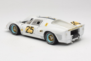 Ferrari 330 P4 #25 Balts Revell 1:18 48845 Metāls — attēls 7 no 8