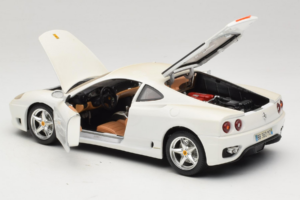 Ferrari 360 Modena Balts Bburago 1:18 3368-W1 Metāls — attēls 5 no 8