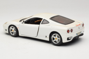 Ferrari 360 Modena Balts Bburago 1:18 3368-W1 Metāls — attēls 7 no 8