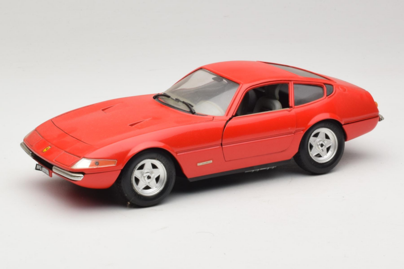 Ferrari 365 GTB/4 Daytona Sarkans Techno Giodi 1:18 40011-P2 Metāls