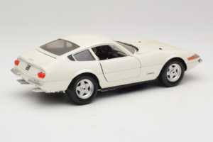 Ferrari 365 GTB/4 Daytona Berlina Balts Techno Giodi 1:18 74007 Metāls — attēls 3 no 8