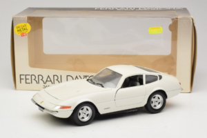 Ferrari 365 GTB/4 Daytona Berlina Balts Techno Giodi 1:18 74007 Metāls — attēls 8 no 8