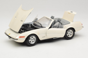 Ferrari 365 GTS/4 Spider Balts Techno Giodi 1:18 40028 Metāls — attēls 2 no 8