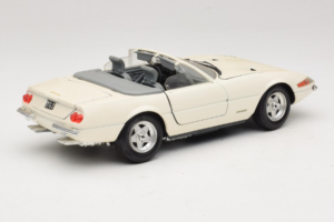 Ferrari 365 GTS/4 Spider Balts Techno Giodi 1:18 40028 Metāls — attēls 3 no 8