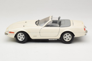 Ferrari 365 GTS/4 Spider Balts Techno Giodi 1:18 40028 Metāls — attēls 4 no 8