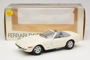 Ferrari 365 GTS/4 Spider Balts Techno Giodi 1:18 40028 Metāls — attēls 8 no 8