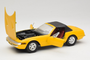 Ferrari 365 GTS Dzeltens Ar Melnu Jumtu Solido 1:18 8018 Metāls — attēls 2 no 8