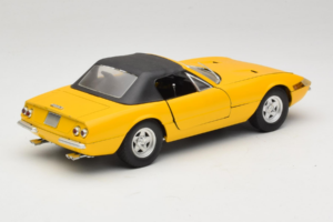 Ferrari 365 GTS Dzeltens Ar Melnu Jumtu Solido 1:18 8018 Metāls — attēls 3 no 8