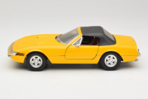 Ferrari 365 GTS Dzeltens Ar Melnu Jumtu Solido 1:18 8018 Metāls — attēls 4 no 8