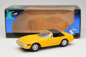 Ferrari 365 GTS Dzeltens Ar Melnu Jumtu Solido 1:18 8018 Metāls — attēls 8 no 8