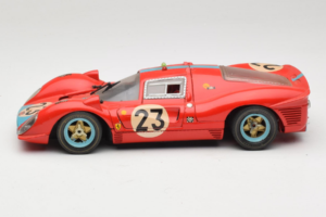 Ferrari 412P #23 W. Mairesse / J. Beurlys Le Mans 1967 Sarkans Revell 1:18 48826 Metāls — attēls 4 no 8