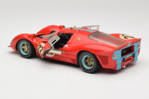 Ferrari 412P #23 W. Mairesse / J. Beurlys Le Mans 1967 Sarkans Revell 1:18 48826 Metāls — attēls 5 no 8
