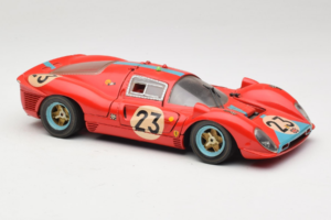 Ferrari 412P #23 W. Mairesse / J. Beurlys Le Mans 1967 Sarkans Revell 1:18 48826 Metāls — attēls 6 no 8