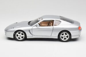 Ferrari 456 GT Sudrabs Bburago 1:18 3036-M2 Metāls — attēls 4 no 8