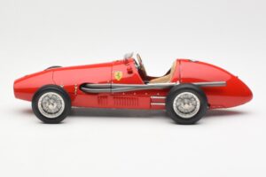 Ferrari 500 F2 #1 A. Ascari F1 Double World Champion 1952-1953 CMC 1:18 M-056 Metāls — attēls 3 no 6