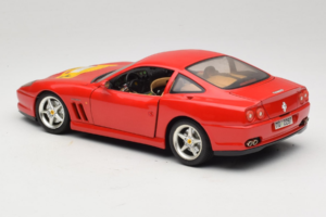 Ferrari 550 Maranello 22 Jahre Ferrari Model Club Sarkans Bburago 1:18 3064-P2 Metāls — attēls 7 no 8