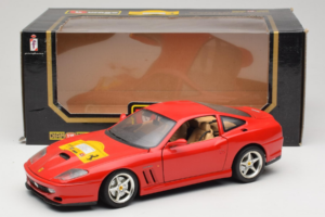 Ferrari 550 Maranello 22 Jahre Ferrari Model Club Sarkans Bburago 1:18 3064-P2 Metāls — attēls 8 no 8