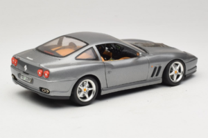 Ferrari 550 Maranello 25 Jahre Ferrari Model Club Sudrabs 2. Versija Bburago 1:18 3064-S1 Metāls — attēls 3 no 8