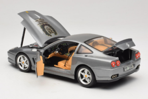 Ferrari 550 Maranello 25 Jahre Ferrari Model Club Sudrabs 2. Versija Bburago 1:18 3064-S1 Metāls — attēls 5 no 8