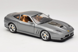 Ferrari 550 Maranello 25 Jahre Ferrari Model Club Sudrabs 2. Versija Bburago 1:18 3064-S1 Metāls — attēls 6 no 8