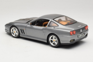 Ferrari 550 Maranello 25 Jahre Ferrari Model Club Sudrabs 2. Versija Bburago 1:18 3064-S1 Metāls — attēls 7 no 8