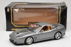 Ferrari 550 Maranello 25 Jahre Ferrari Model Club Sudrabs 2. Versija Bburago 1:18 3064-S1 Metāls — attēls 8 no 8