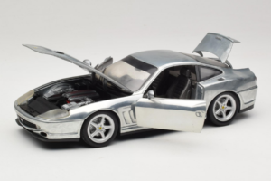 Ferrari 550 Maranello Chrome Silver Hot Wheels 1:18 25740 Metāls — attēls 2 no 8