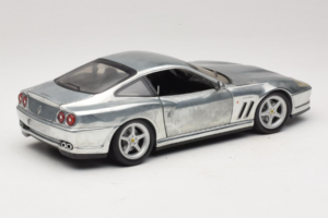 Ferrari 550 Maranello Chrome Silver Hot Wheels 1:18 25740 Metāls — attēls 3 no 8