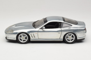 Ferrari 550 Maranello Chrome Silver Hot Wheels 1:18 25740 Metāls — attēls 4 no 8