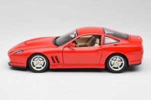 Ferrari 550 Maranello Sarkans Bburago 1:18 3064 Metāls — attēls 4 no 8