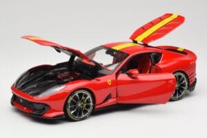 Ferrari 812 Competizione Rosso Corsa Ar Dzelteniem Svītrām Bburago 1:18 18-16915 Metāls — attēls 2 no 8