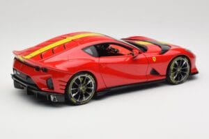 Ferrari 812 Competizione Rosso Corsa Ar Dzelteniem Svītrām Bburago 1:18 18-16915 Metāls — attēls 3 no 8