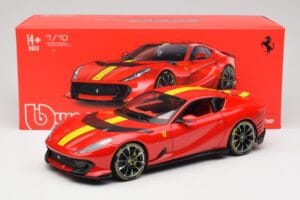 Ferrari 812 Competizione Rosso Corsa Ar Dzelteniem Svītrām Bburago 1:18 18-16915 Metāls — attēls 8 no 8