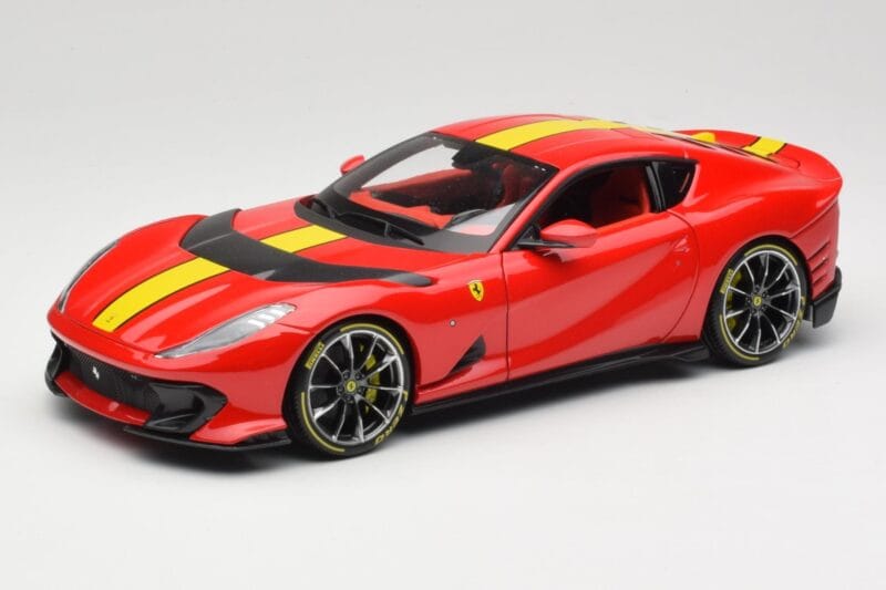 Ferrari 812 Competizione Rosso Corsa Ar Dzelteniem Svītrām Bburago 1:18 18-16915 Metāls
