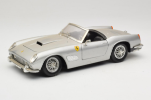 Ferrari California Kabriolets Sudrabs Tonka 1:18 01109-S1 Metāls