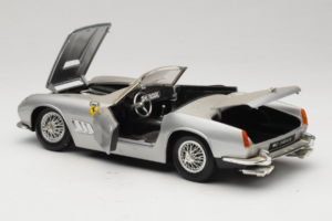 Ferrari California Kabriolets Sudrabs Tonka 1:18 01109-S1 Metāls — attēls 5 no 8