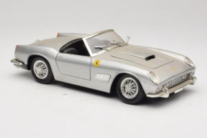 Ferrari California Kabriolets Sudrabs Tonka 1:18 01109-S1 Metāls — attēls 6 no 8