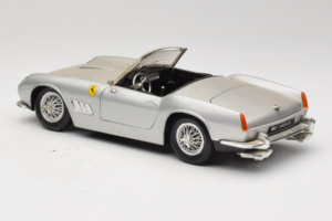 Ferrari California Kabriolets Sudrabs Tonka 1:18 01109-S1 Metāls — attēls 7 no 8