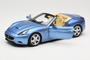 Ferrari California Gaiši Zils Hot Wheels 1:18 N2043 Metāls — attēls 2 no 8