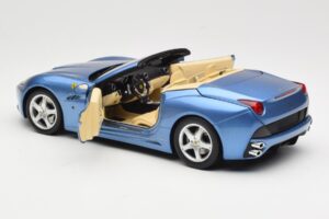 Ferrari California Gaiši Zils Hot Wheels 1:18 N2043 Metāls — attēls 5 no 8