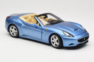 Ferrari California Gaiši Zils Hot Wheels 1:18 N2043 Metāls — attēls 6 no 8