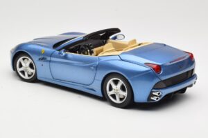 Ferrari California Gaiši Zils Hot Wheels 1:18 N2043 Metāls — attēls 7 no 8