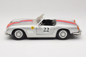 Ferrari California #22 Sudrabs Sarkana Svītra 1966 Tonka 1:18 01109-S2 Metāls — attēls 4 no 8