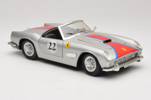 Ferrari California #22 Sudrabs Sarkana Svītra 1966 Tonka 1:18 01109-S2 Metāls — attēls 6 no 8