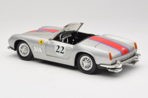 Ferrari California #22 Sudrabs Sarkana Svītra 1966 Tonka 1:18 01109-S2 Metāls — attēls 7 no 8