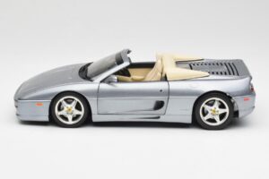 Ferrari F355 Spider Sudrabs Hot Wheels 1:18 23907-M1 Metāls — attēls 4 no 8