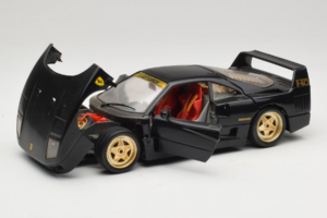 Ferrari F40 Melns ar Zeltainiem Riteņiem Bburago 1:18 3032-B2 Metāls — attēls 2 no 8
